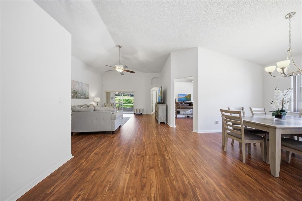 Activo con contrato: $325,000 (2 camas, 2 baños, 1572 Pies cuadrados)