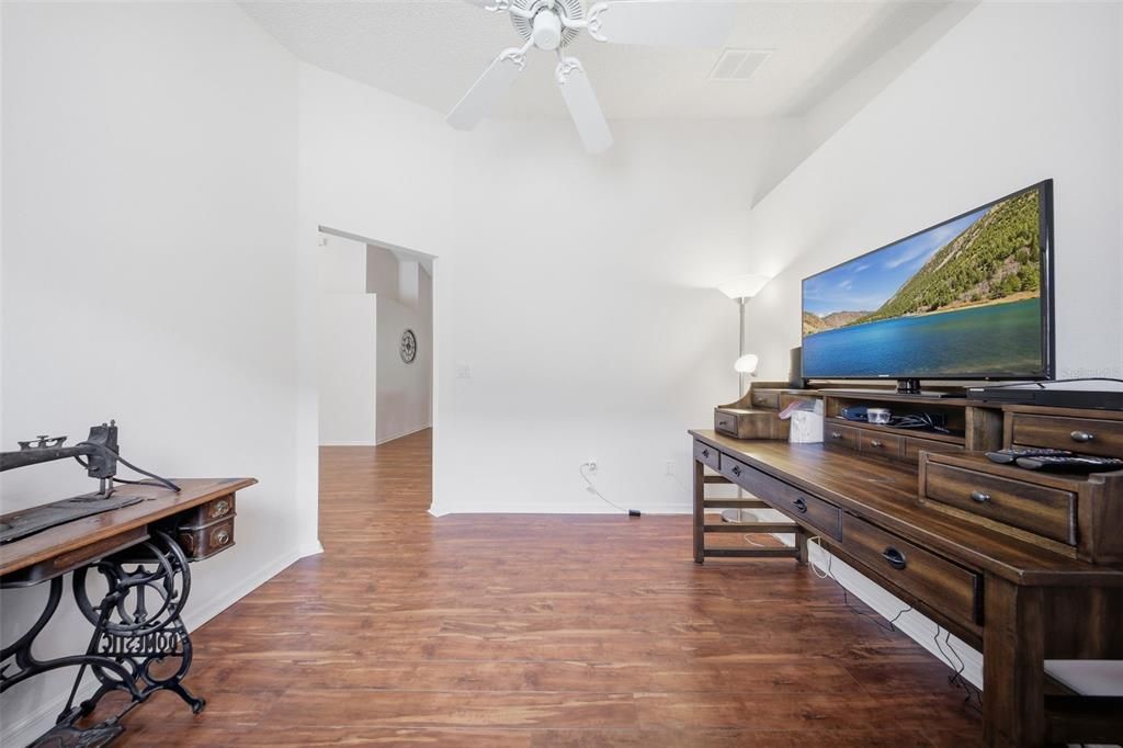 Activo con contrato: $325,000 (2 camas, 2 baños, 1572 Pies cuadrados)