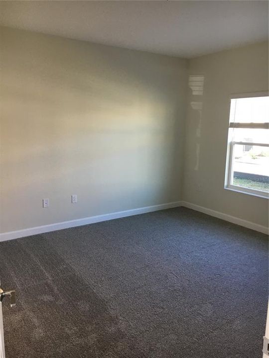 Activo con contrato: $2,200 (3 camas, 2 baños, 1505 Pies cuadrados)