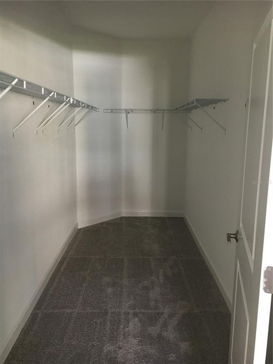Activo con contrato: $2,200 (3 camas, 2 baños, 1505 Pies cuadrados)