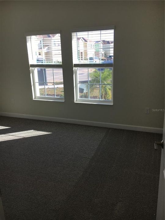 Activo con contrato: $2,200 (3 camas, 2 baños, 1505 Pies cuadrados)