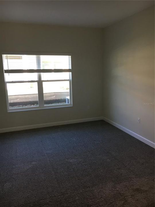 Activo con contrato: $2,200 (3 camas, 2 baños, 1505 Pies cuadrados)
