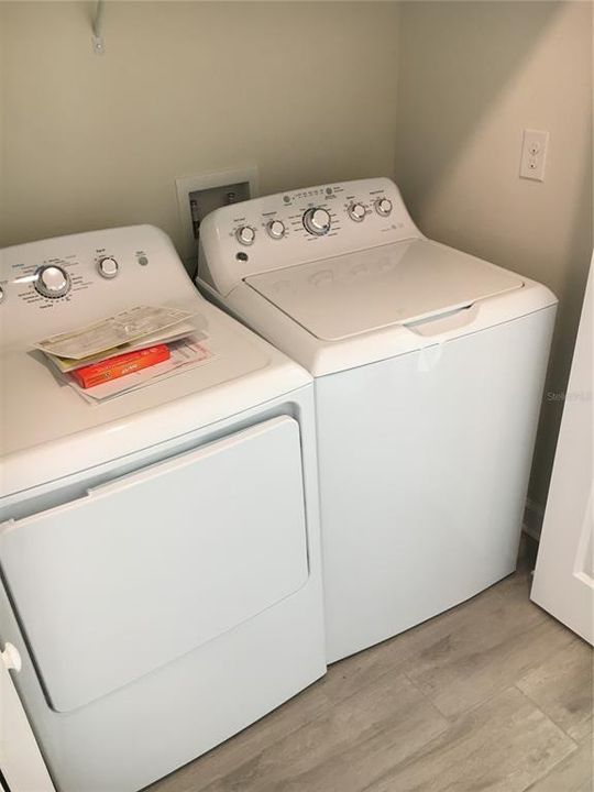 Activo con contrato: $2,200 (3 camas, 2 baños, 1505 Pies cuadrados)
