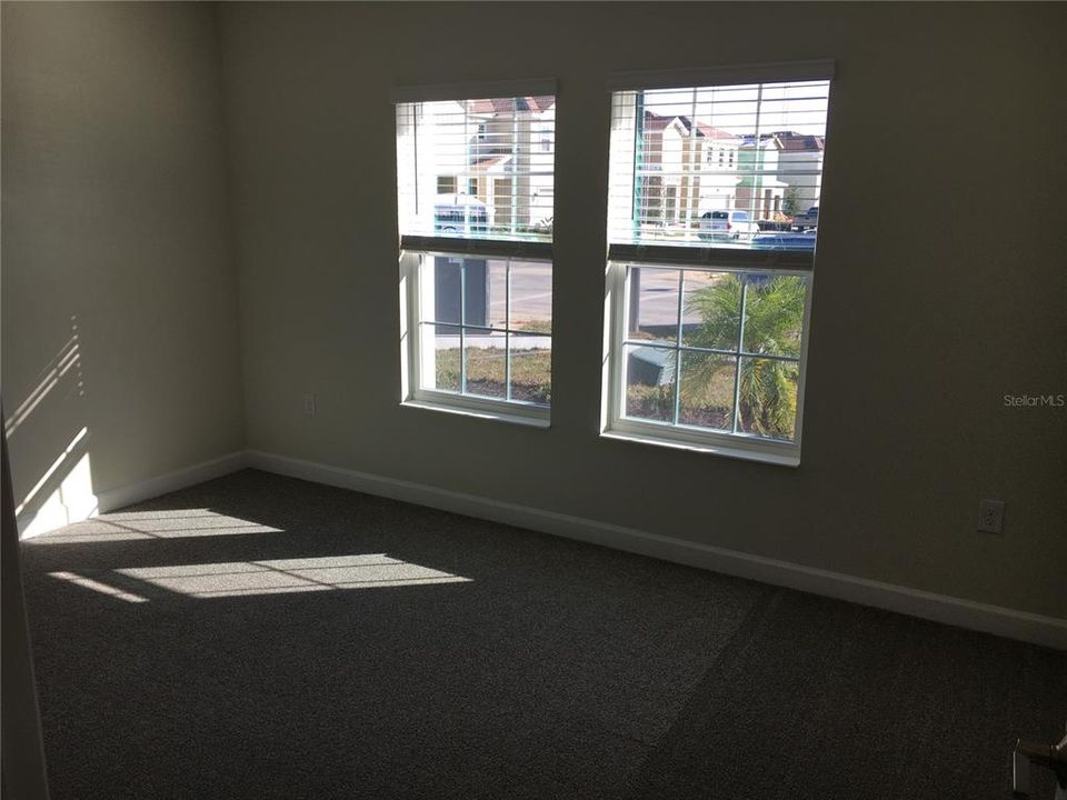 Activo con contrato: $2,200 (3 camas, 2 baños, 1505 Pies cuadrados)