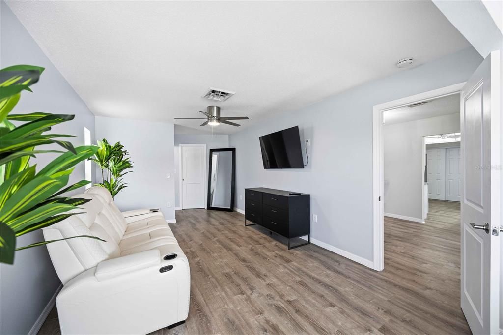 For Rent: $5,500 (3 beds, 2 baths, 2075 Square Feet)