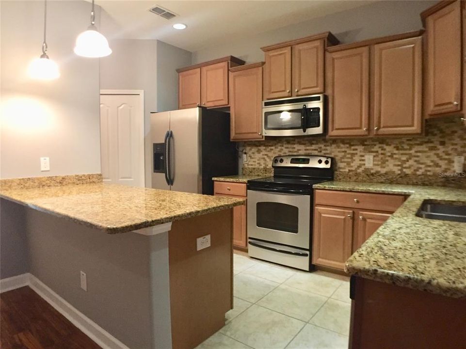 For Rent: $2,599 (3 beds, 2 baths, 2115 Square Feet)