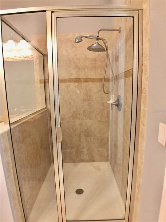 For Rent: $2,599 (3 beds, 2 baths, 2115 Square Feet)