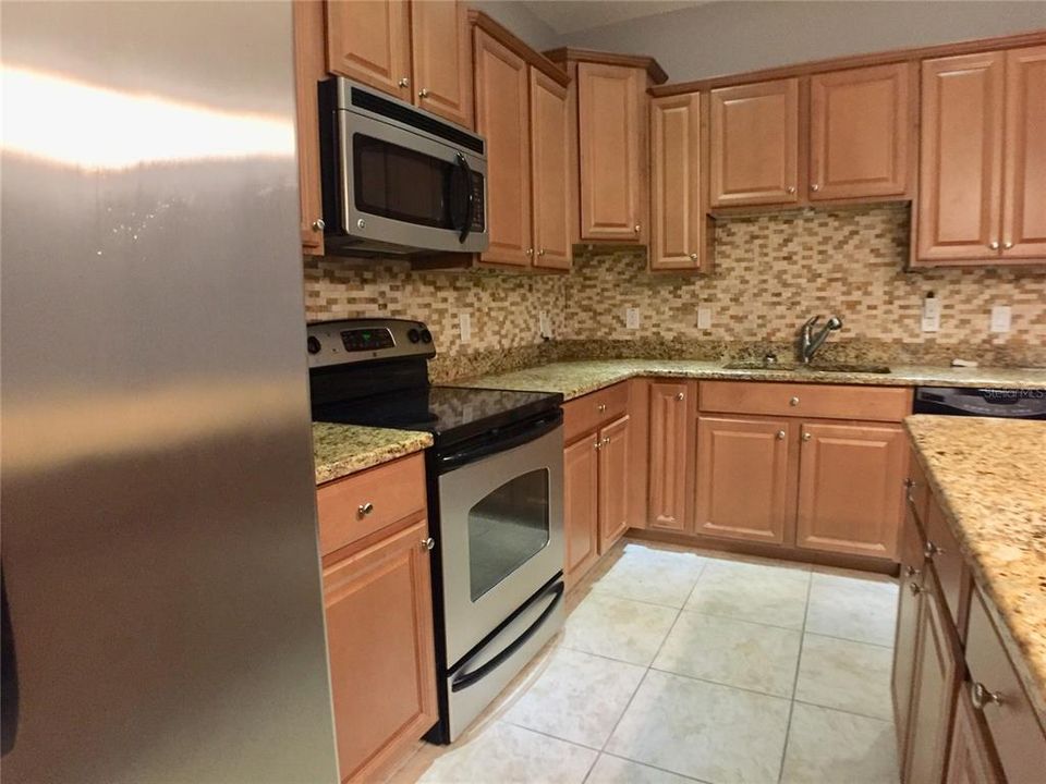 For Rent: $2,599 (3 beds, 2 baths, 2115 Square Feet)