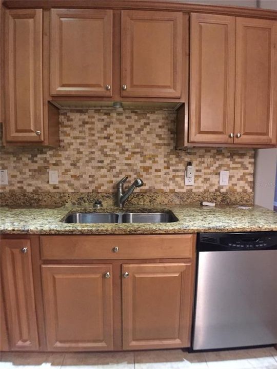 For Rent: $2,599 (3 beds, 2 baths, 2115 Square Feet)
