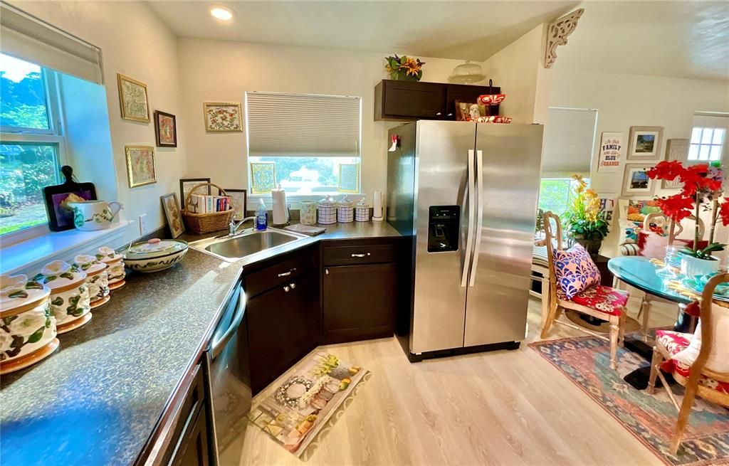 For Sale: $369,900 (2 beds, 2 baths, 1080 Square Feet)