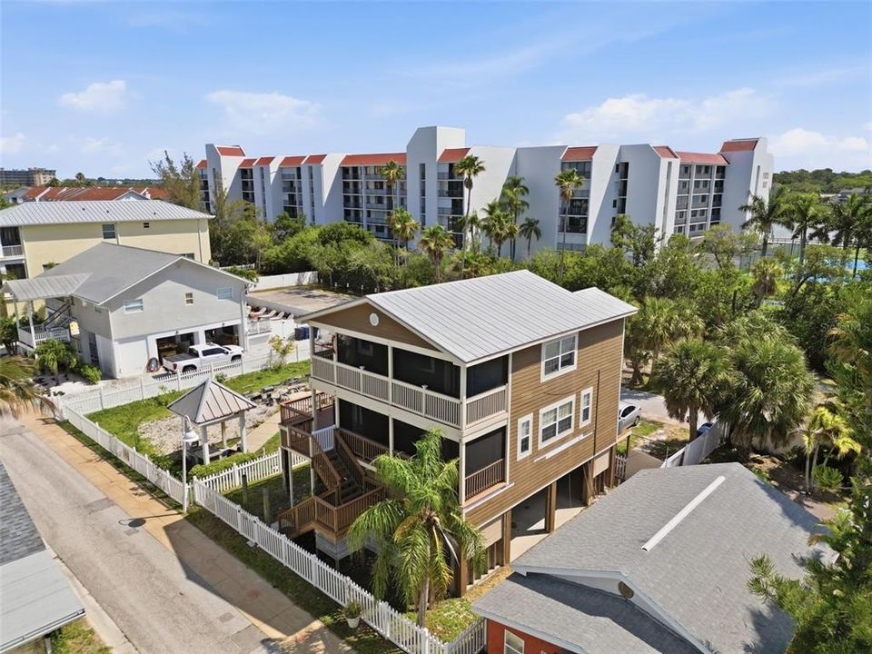 For Sale: $649,900 (2 beds, 2 baths, 1364 Square Feet)