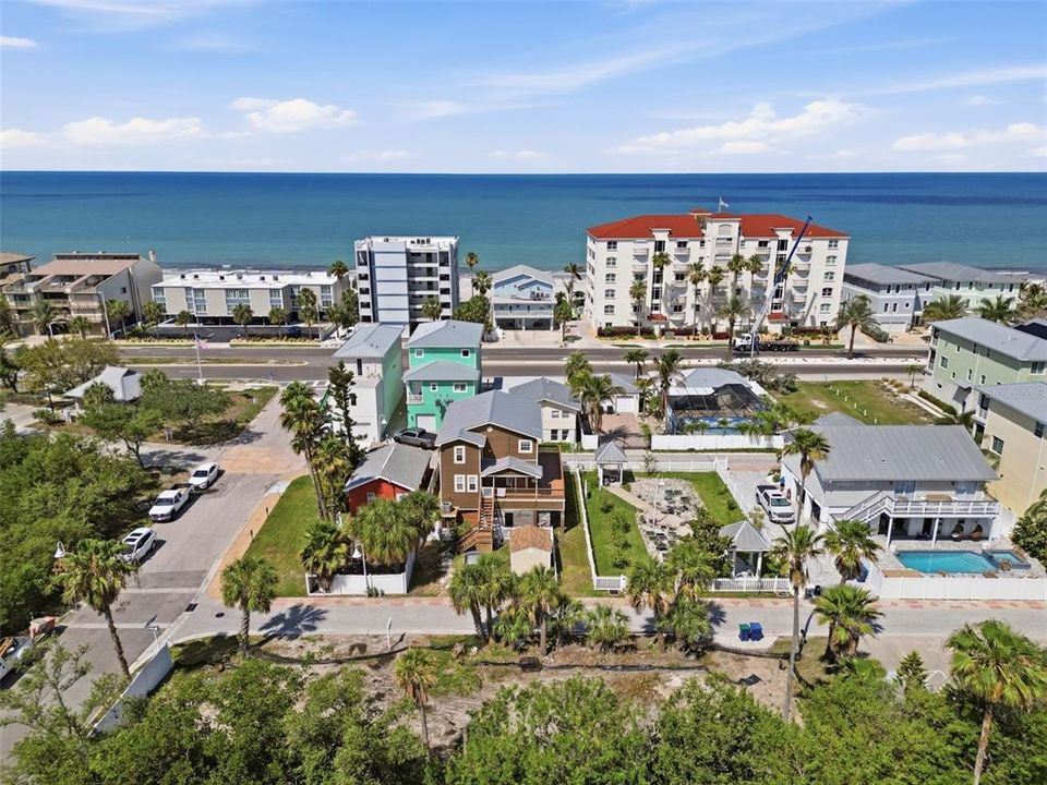 For Sale: $649,900 (2 beds, 2 baths, 1364 Square Feet)