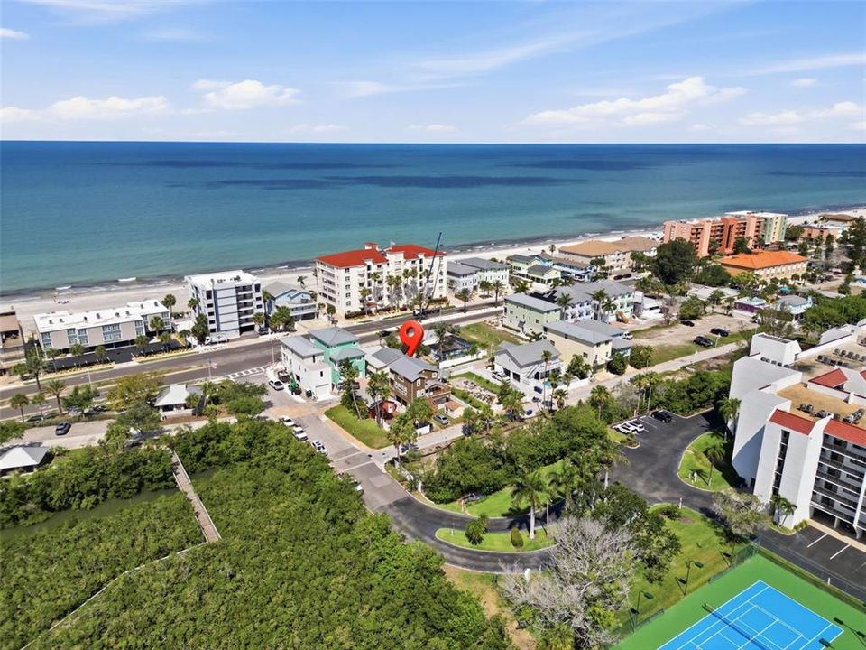 For Sale: $649,900 (2 beds, 2 baths, 1364 Square Feet)