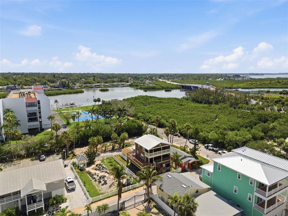 For Sale: $649,900 (2 beds, 2 baths, 1364 Square Feet)
