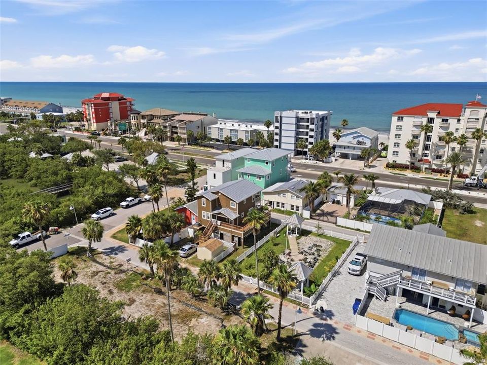 For Sale: $649,900 (2 beds, 2 baths, 1364 Square Feet)