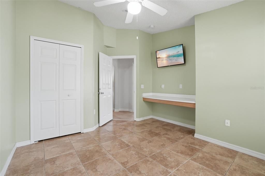 For Sale: $400,000 (4 beds, 2 baths, 1874 Square Feet)