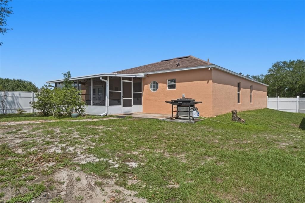 For Sale: $400,000 (4 beds, 2 baths, 1874 Square Feet)