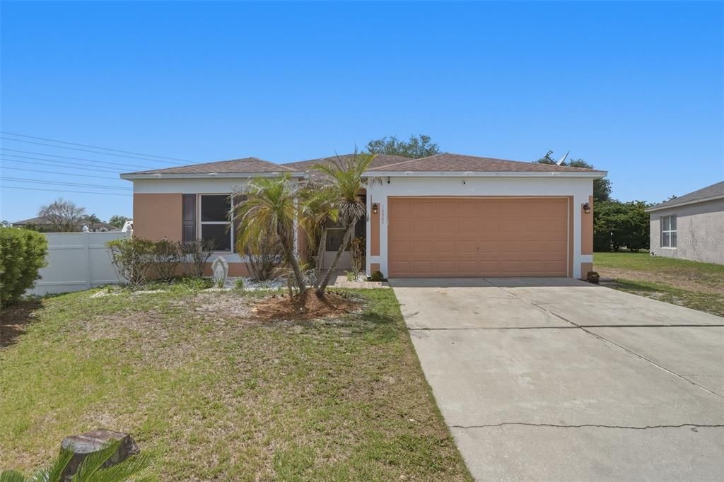 For Sale: $400,000 (4 beds, 2 baths, 1874 Square Feet)