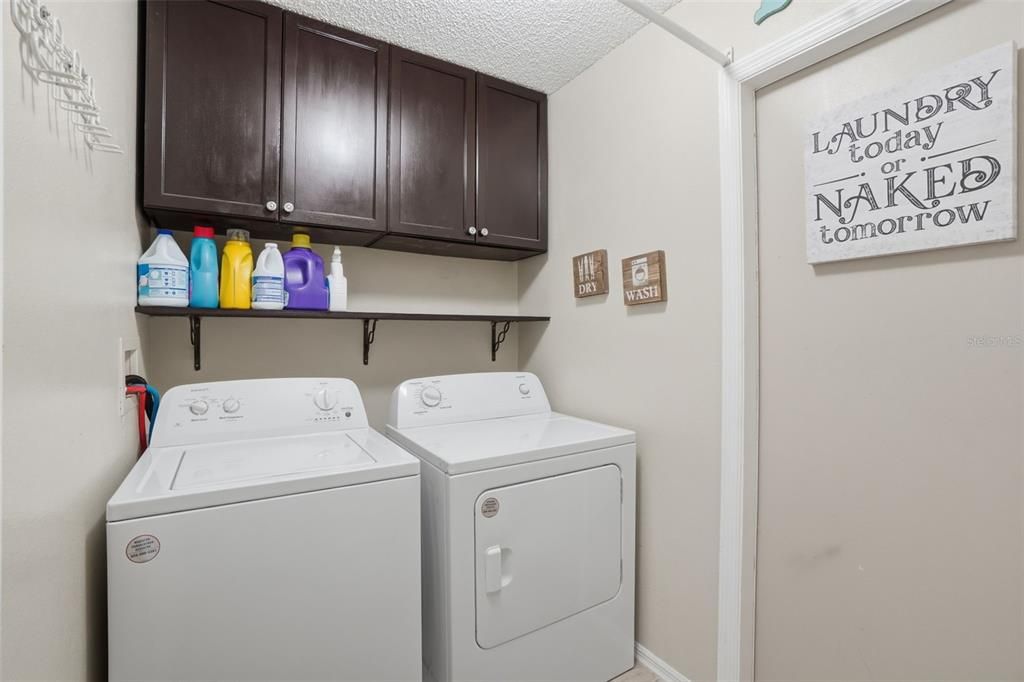 For Sale: $400,000 (4 beds, 2 baths, 1874 Square Feet)