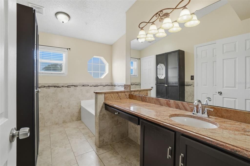 For Sale: $400,000 (4 beds, 2 baths, 1874 Square Feet)