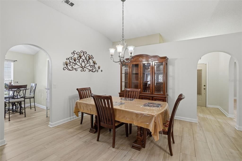 For Sale: $400,000 (4 beds, 2 baths, 1874 Square Feet)