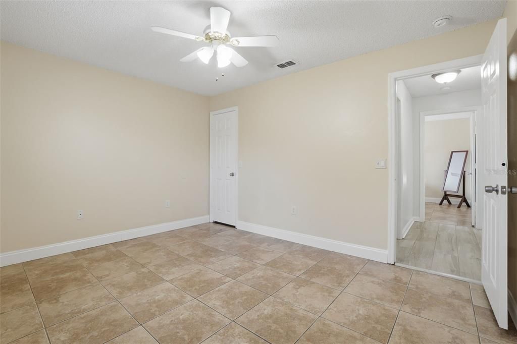 For Sale: $400,000 (4 beds, 2 baths, 1874 Square Feet)