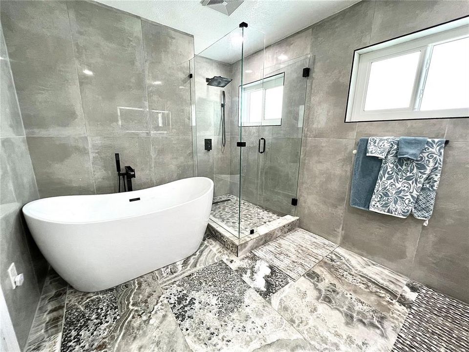 For Rent: $6,500 (4 beds, 3 baths, 2077 Square Feet)