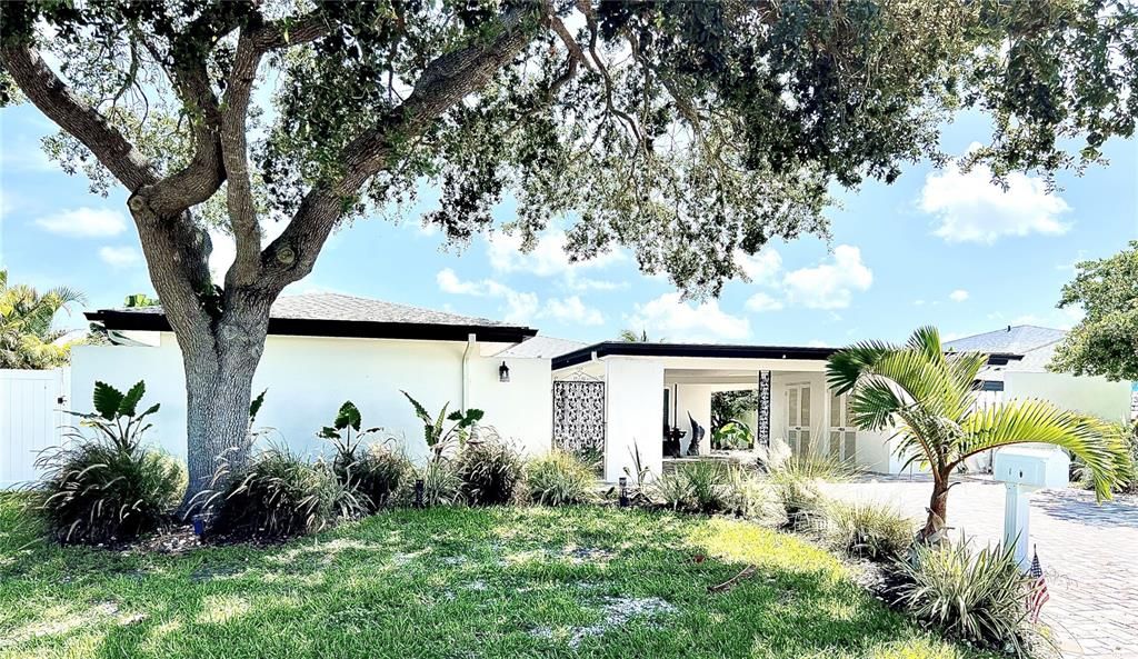 For Rent: $6,500 (4 beds, 3 baths, 2077 Square Feet)
