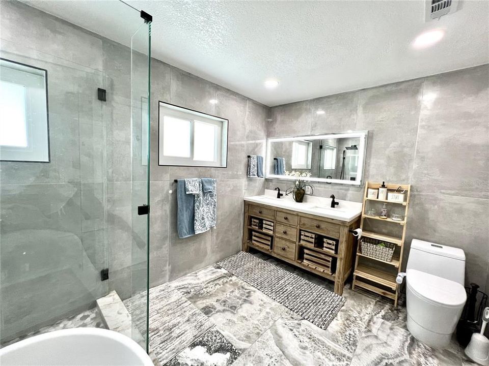 For Rent: $6,500 (4 beds, 3 baths, 2077 Square Feet)