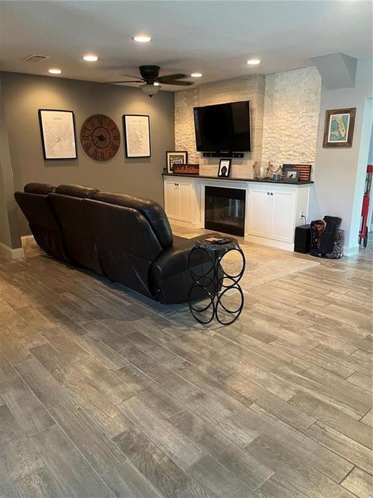 For Rent: $3,850 (3 beds, 2 baths, 1810 Square Feet)