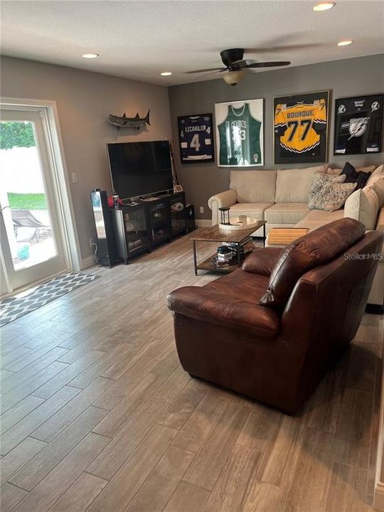 For Rent: $3,850 (3 beds, 2 baths, 1810 Square Feet)