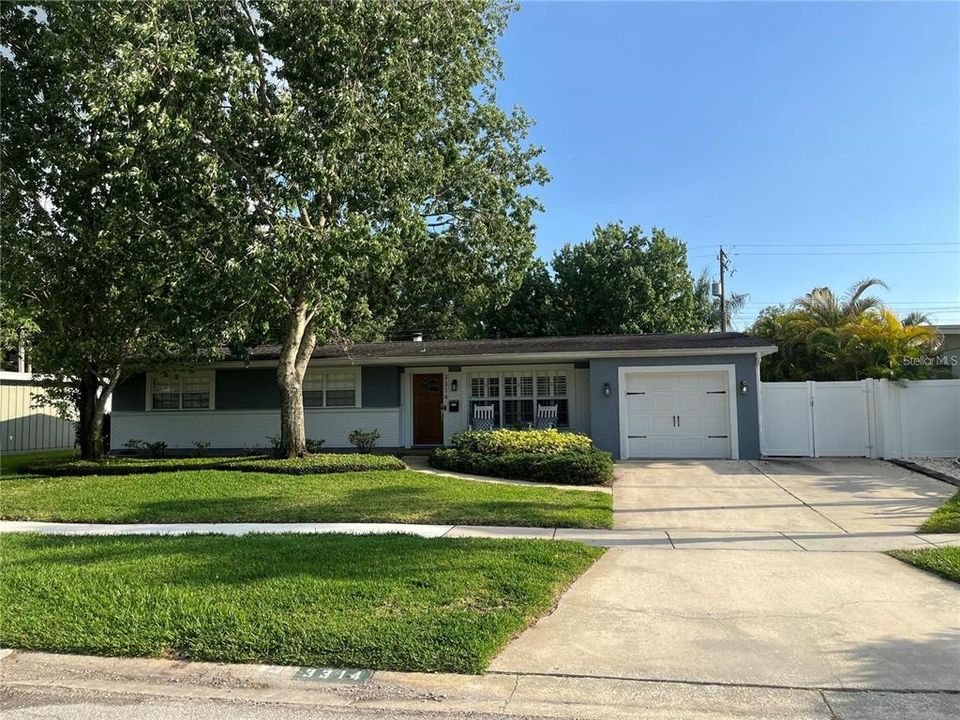 For Rent: $3,850 (3 beds, 2 baths, 1810 Square Feet)