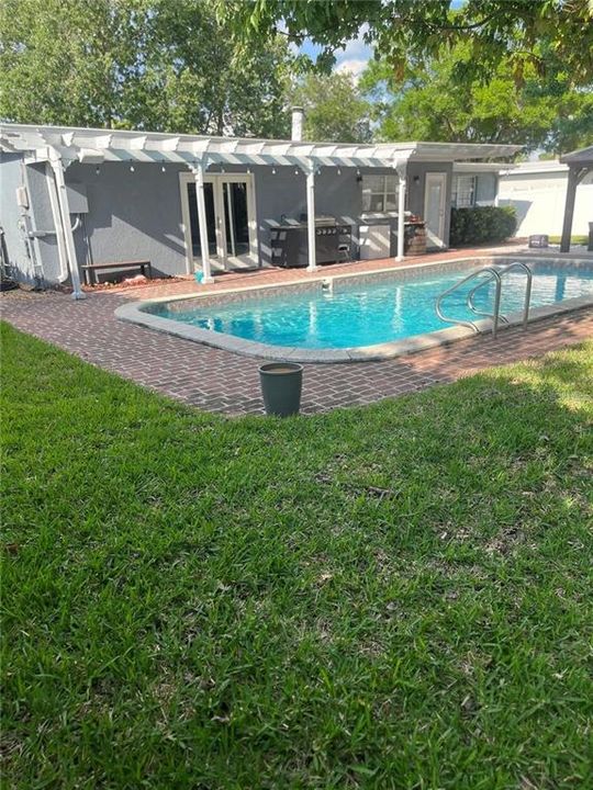 For Rent: $3,850 (3 beds, 2 baths, 1810 Square Feet)