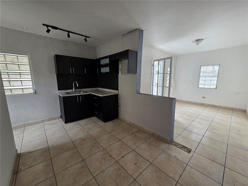 For Sale: $99,000 (3 beds, 1 baths, 1100 Square Feet)