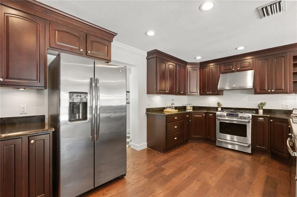 For Sale: $750,000 (3 beds, 2 baths, 1842 Square Feet)