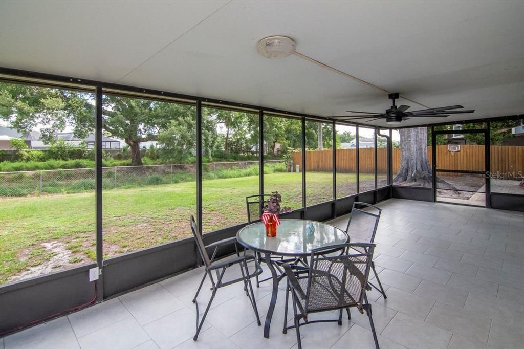 Activo con contrato: $425,000 (4 camas, 2 baños, 1794 Pies cuadrados)