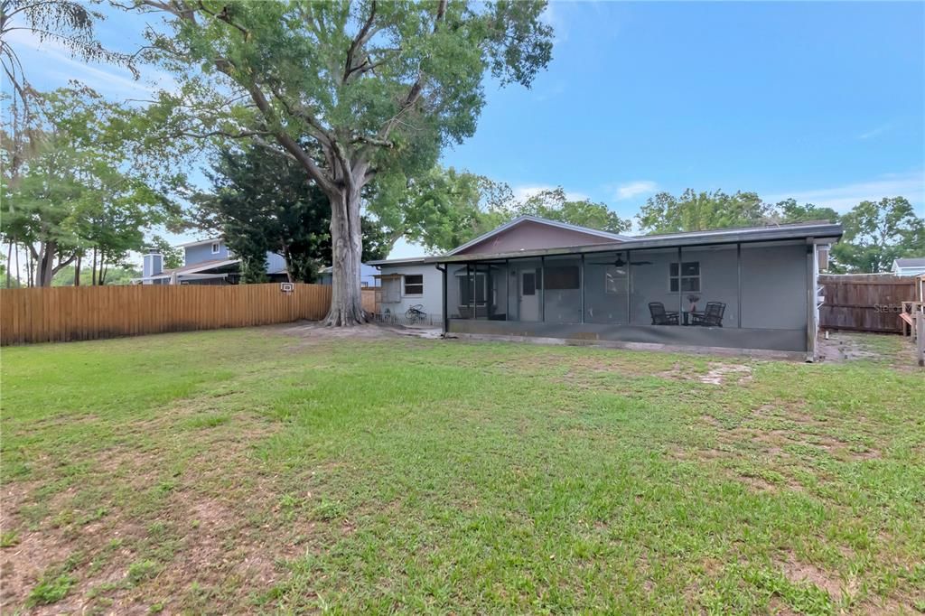 Activo con contrato: $425,000 (4 camas, 2 baños, 1794 Pies cuadrados)