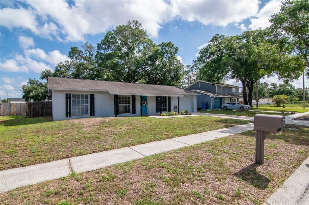 Activo con contrato: $425,000 (4 camas, 2 baños, 1794 Pies cuadrados)