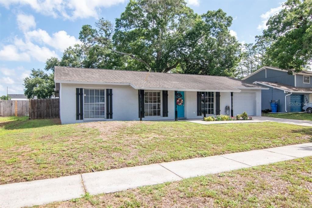 Activo con contrato: $425,000 (4 camas, 2 baños, 1794 Pies cuadrados)