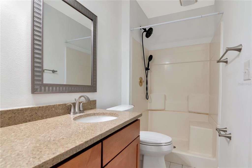 Activo con contrato: $425,000 (4 camas, 2 baños, 1794 Pies cuadrados)