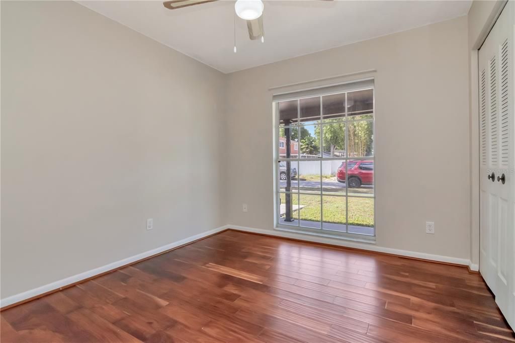 Activo con contrato: $425,000 (4 camas, 2 baños, 1794 Pies cuadrados)