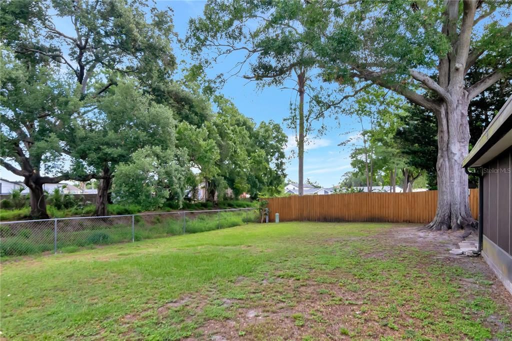 Activo con contrato: $425,000 (4 camas, 2 baños, 1794 Pies cuadrados)