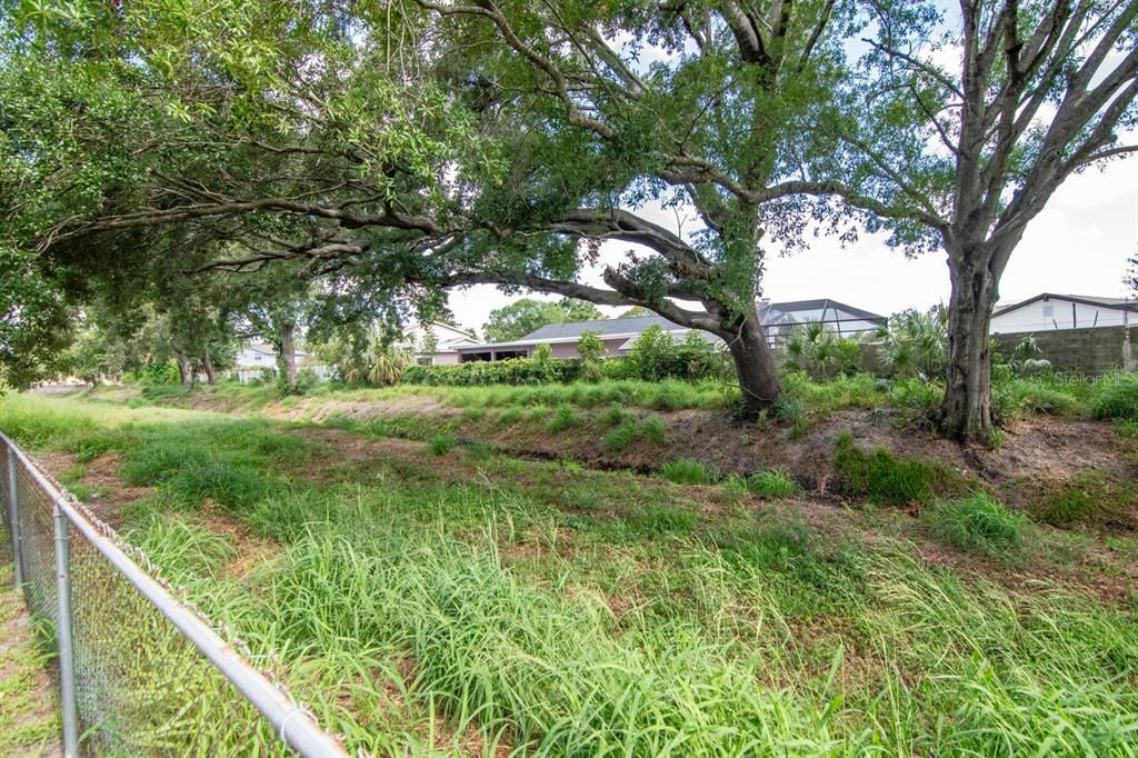 Activo con contrato: $425,000 (4 camas, 2 baños, 1794 Pies cuadrados)