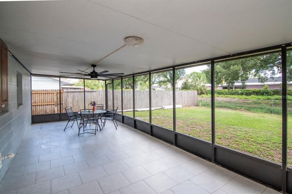 Activo con contrato: $425,000 (4 camas, 2 baños, 1794 Pies cuadrados)