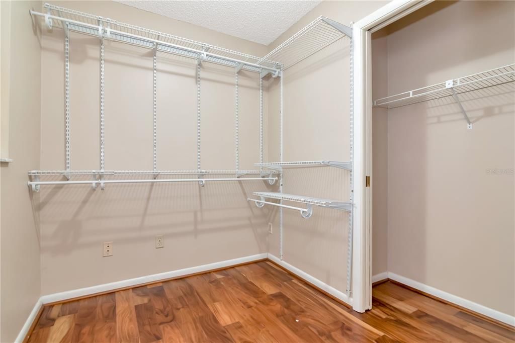 Activo con contrato: $425,000 (4 camas, 2 baños, 1794 Pies cuadrados)