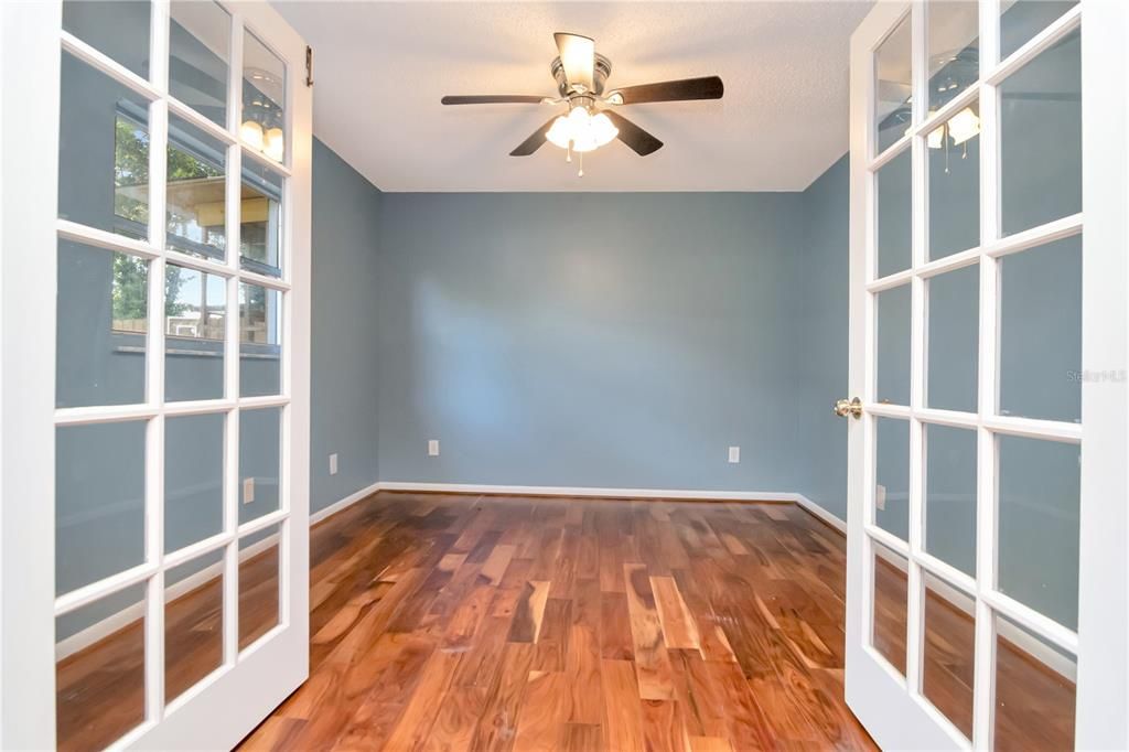 Activo con contrato: $425,000 (4 camas, 2 baños, 1794 Pies cuadrados)