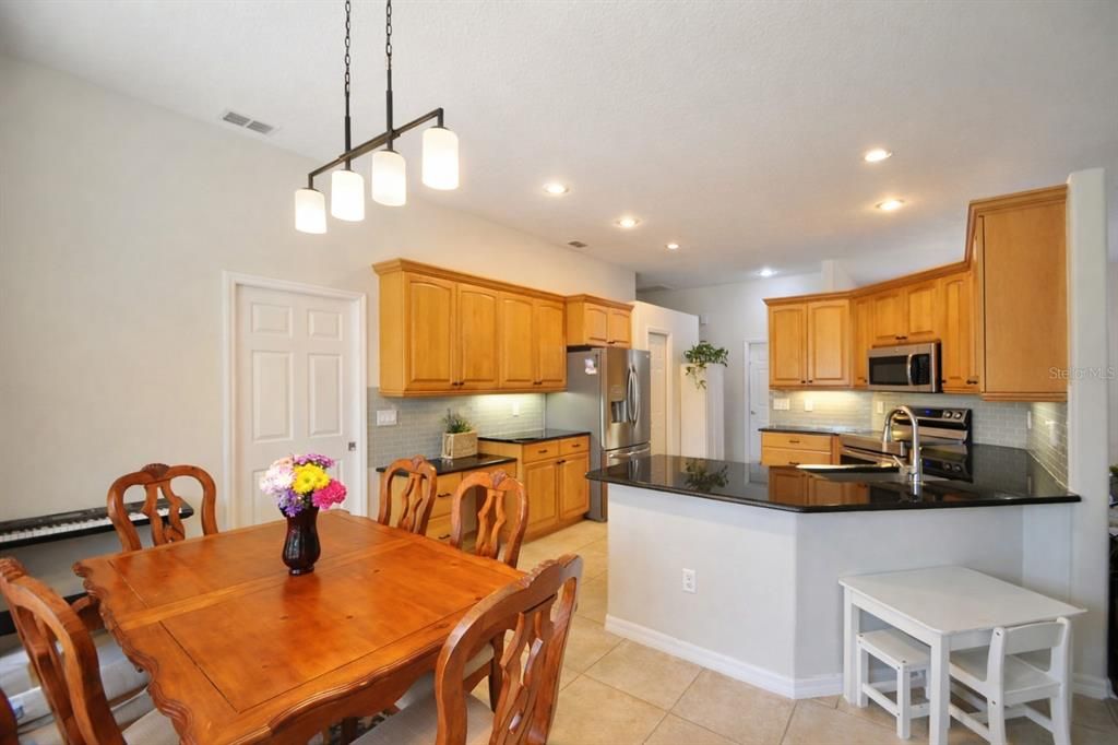 En Venta: $484,900 (3 camas, 2 baños, 2199 Pies cuadrados)