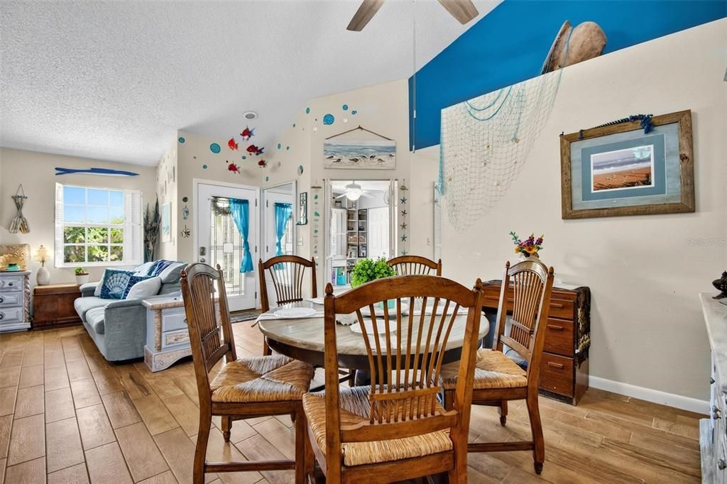 На продажу: $580,000 (3 спален, 2 ванн, 1382 Квадратных фут)