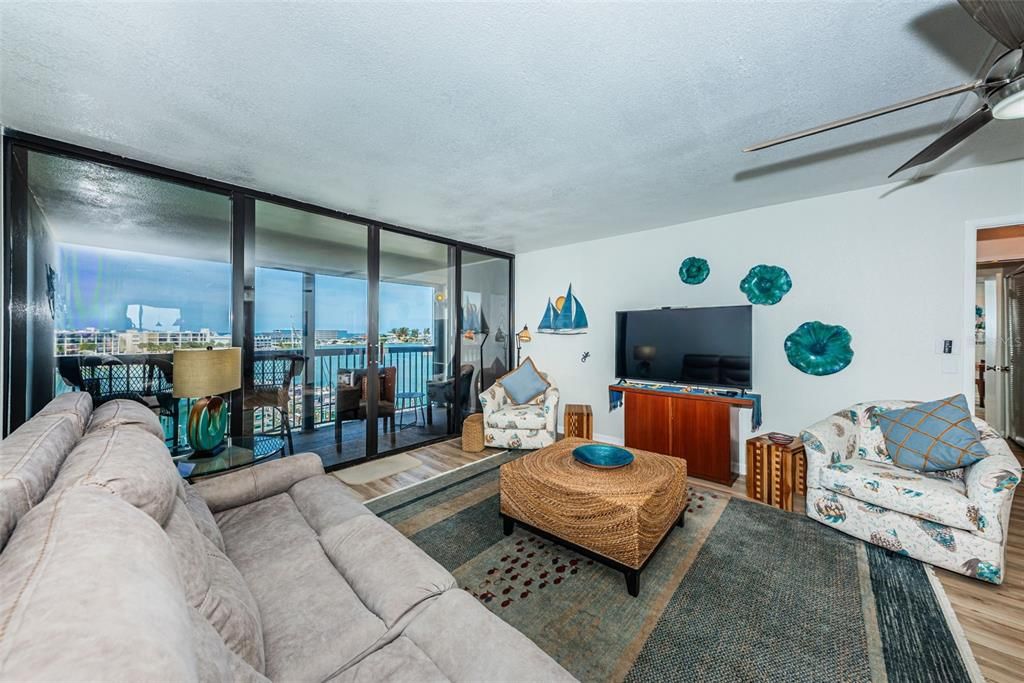 En Venta: $596,000 (2 camas, 2 baños, 1175 Pies cuadrados)