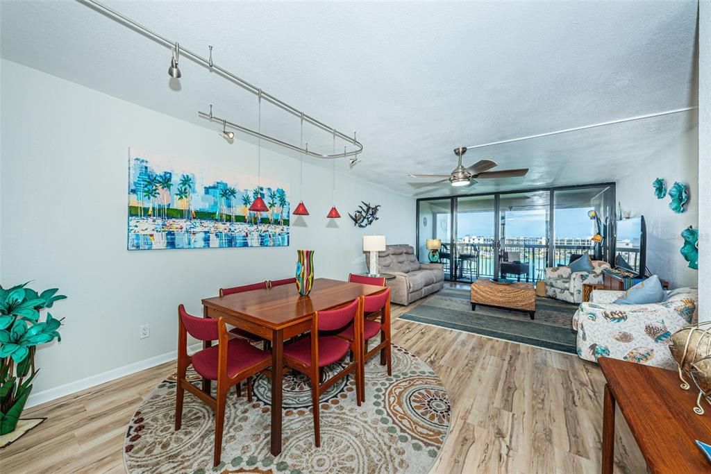 En Venta: $596,000 (2 camas, 2 baños, 1175 Pies cuadrados)